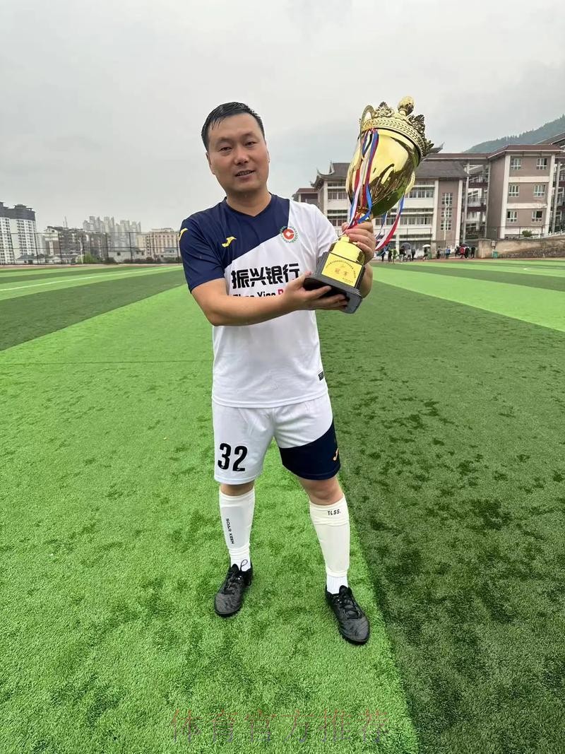 第二届全国青年运动会足球与田径全能项目首块金牌在梧州产生